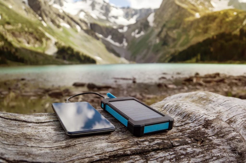 chargeur solaire randonnée