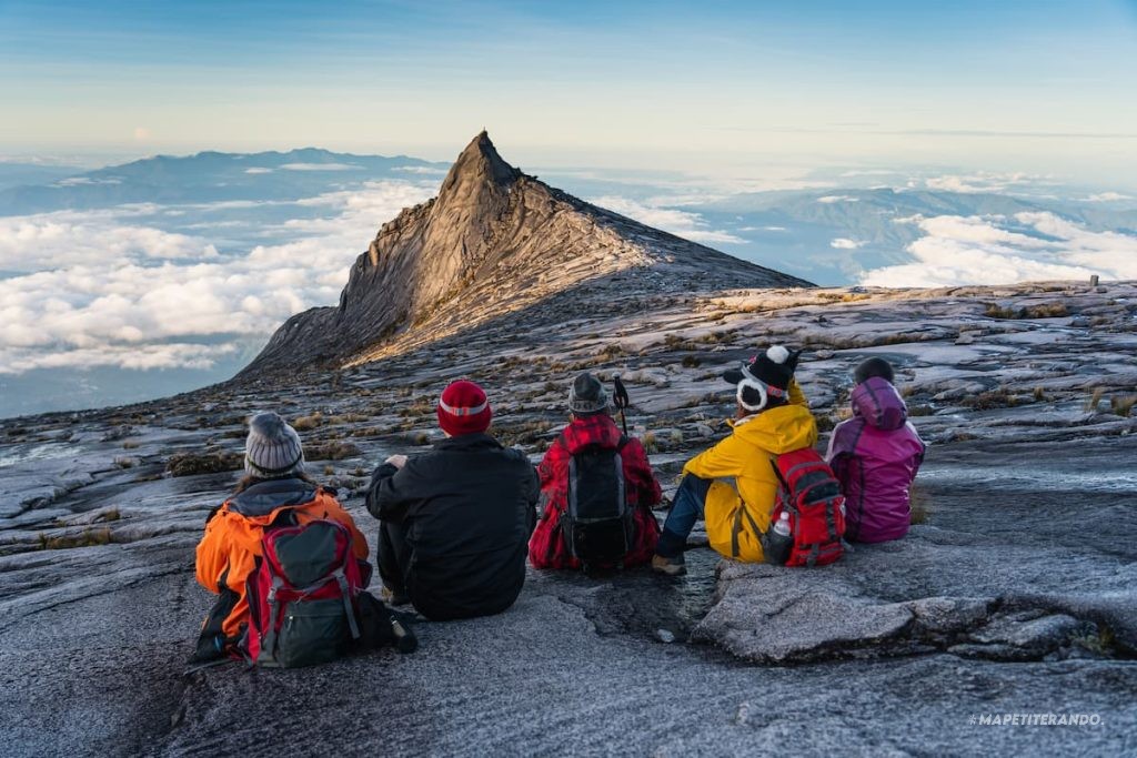 trek borneo