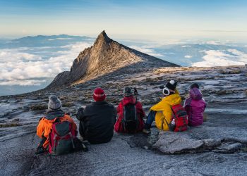 trek borneo