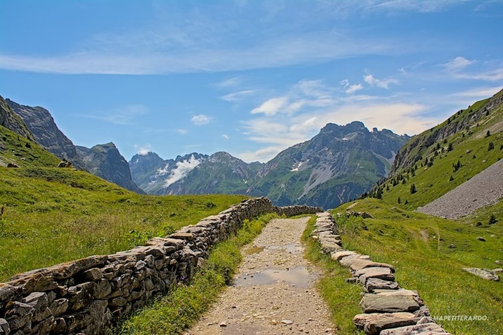 thru hiking france