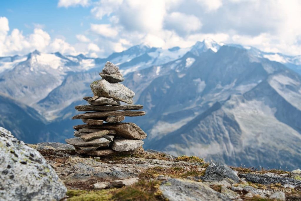 cairns détruites