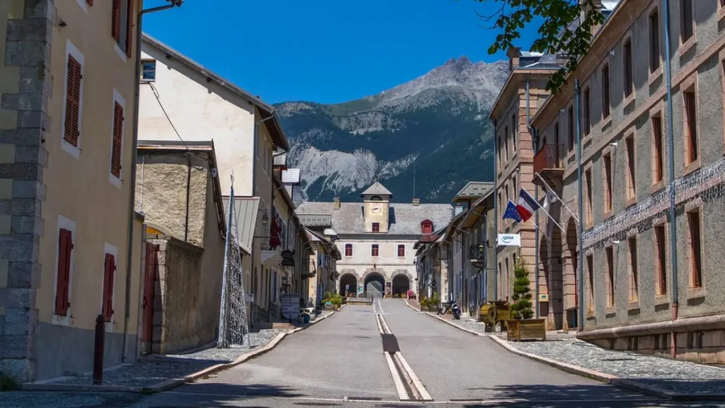 mont dauphin
