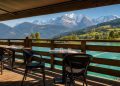 Terrasse de restaurant vide face au massif du Mont-Blanc à Combloux