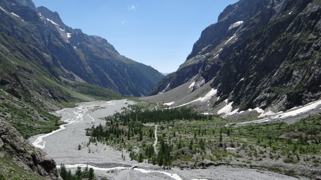 Vue du Pré de Madame Carle et de la haute vallée avant les intempéries de 2026