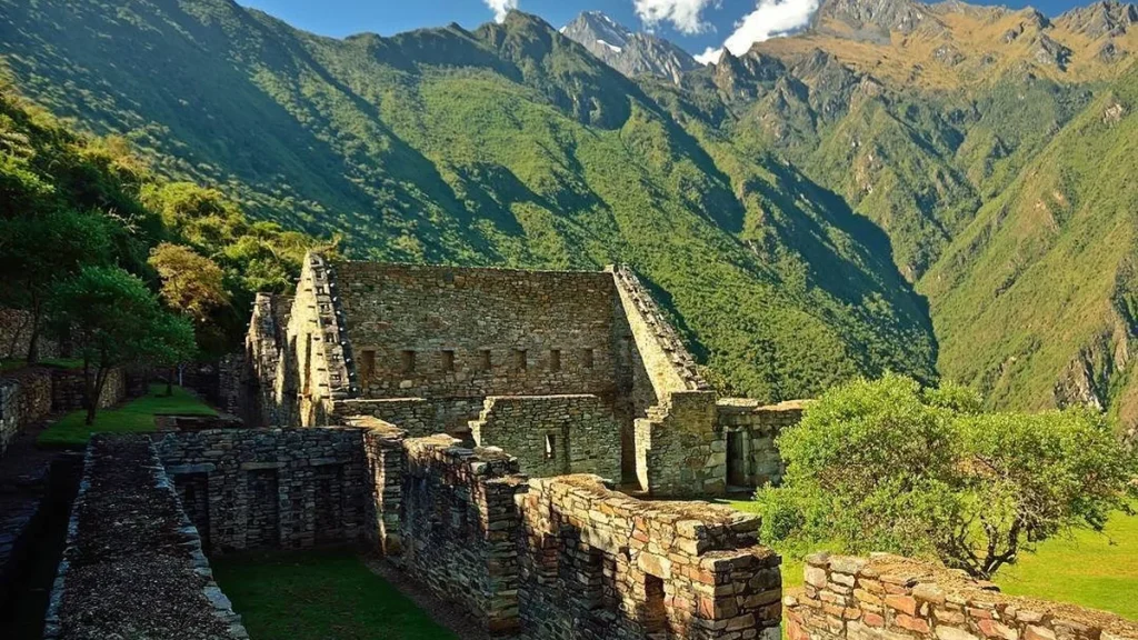 Le site archéologique de Choquequirao dans les Andes péruviennes