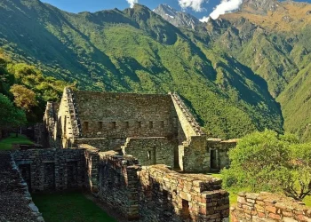 Le site archéologique de Choquequirao dans les Andes péruviennes