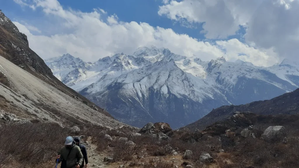 Des randonneurs dans la vallée de Langtang au Népal