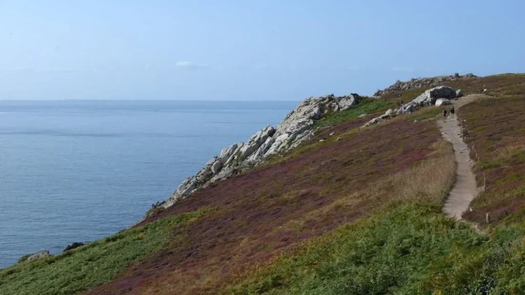Sentier côtier à Camaret-sur-Mer en Bretagne
