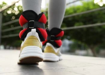 Marcher avec des poids aux chevilles : plus de calories brûlées, mais pas les muscles espérés